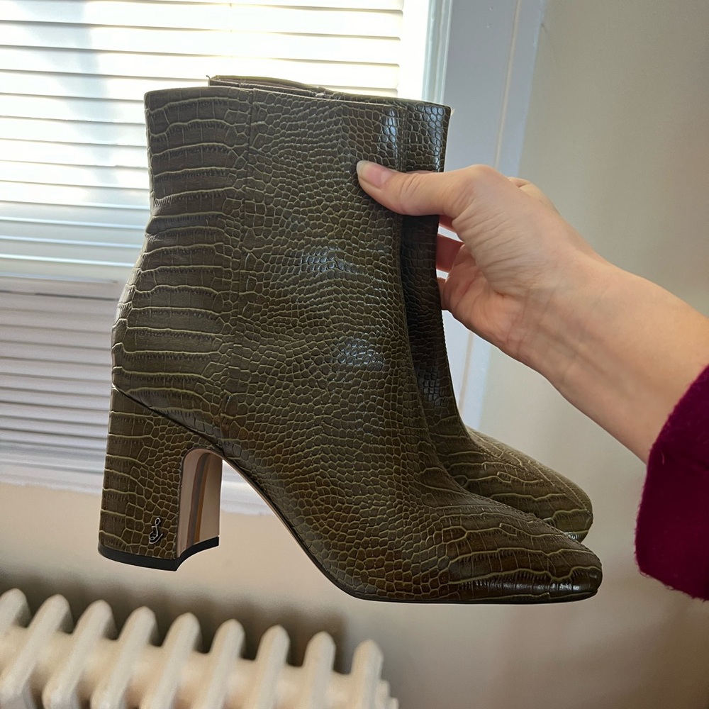 Sam Edelman green croc boots size 8 1/2